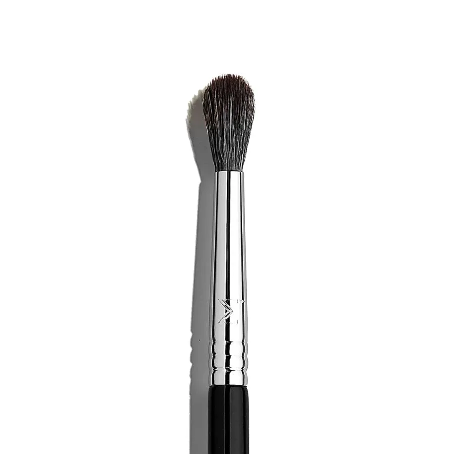 E33 Detail Diffused Crease Brush
